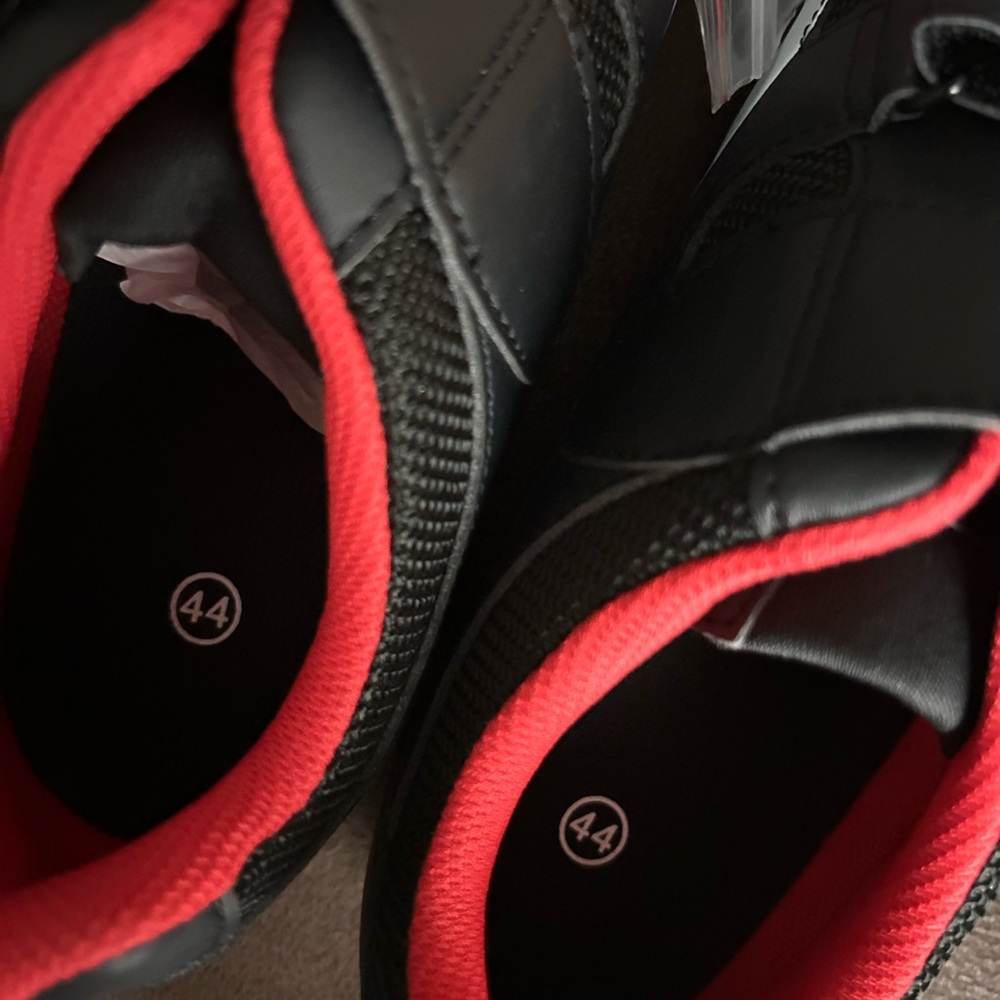 NIB Peloton Black Cycling Shoes with Red Highlights - Picture 4 of 5